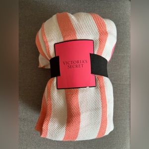 Victoria’s Secret blanket NWT